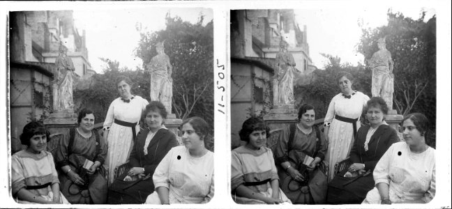 Grup de senyores a la casa Soler