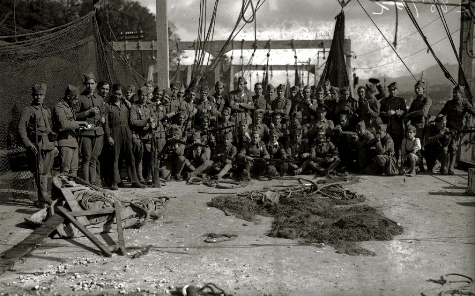Grupo de soldados del bando republicano (6 de 6) - Fondo Car-Kutxa Fototeka