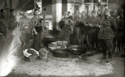 Grupo de soldados del bando republicano (4 de 6) - Fondo Car-Kutxa Fototeka