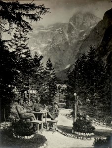 Gruppe mit Herrn General Major GREINER. Aufgenommen am 21. Juli 1916. (BildID 15478633)