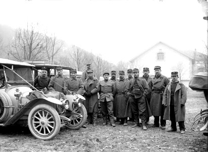 Gruppenbild an der Automobilabschatzung während der Demobilisation - CH-BAR - 3241502
