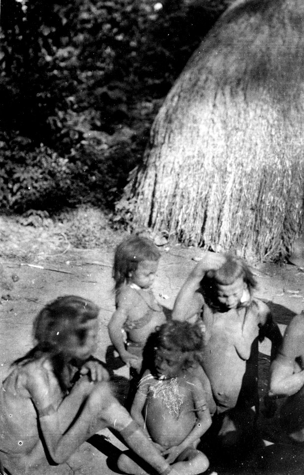 Grupp av kvinnor och barn. Rio Curumbiara. Brasilien - SMVK - 005622