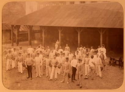 Gruppbild av manliga studenter med fäktutrustning Gymnastiska Centralinstitutet 1901 gih0140