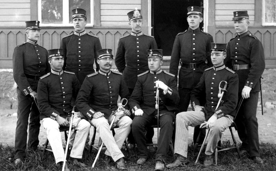 Gruppfoto av officersaspiranter (J David, 1891-94)