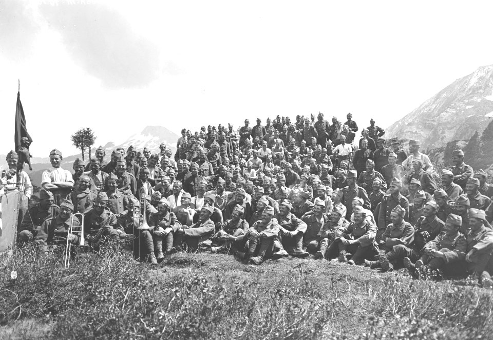 Gruppenbild einer Kompanie Gebirgsinfanteristen - CH-BAR - 3239852