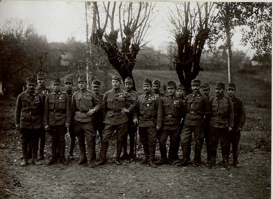 Gruppe von dkorierten Offizieren und Mannschaften einer Kompanie vom Infanterieregiment 54 (BildID 15654656)