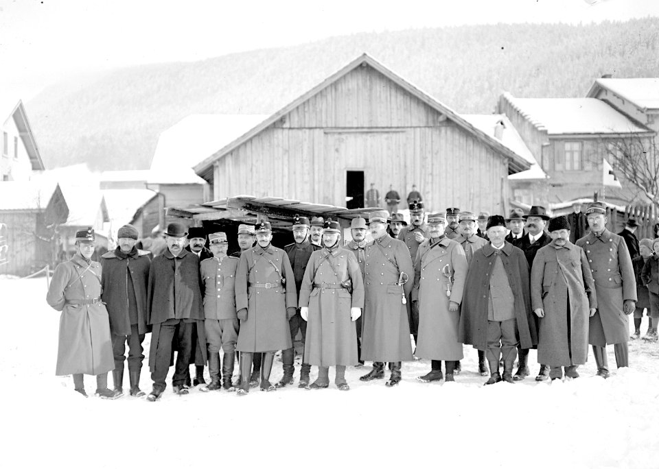 Gruppe von höheren Offizieren und Zivilisten - CH-BAR - 3240312
