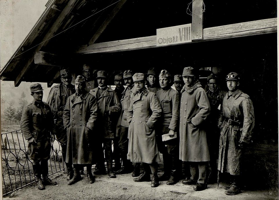 Gruppenbild, Kommando Oberst BAUMANN, Vielgereuth. (BildID 15534077)