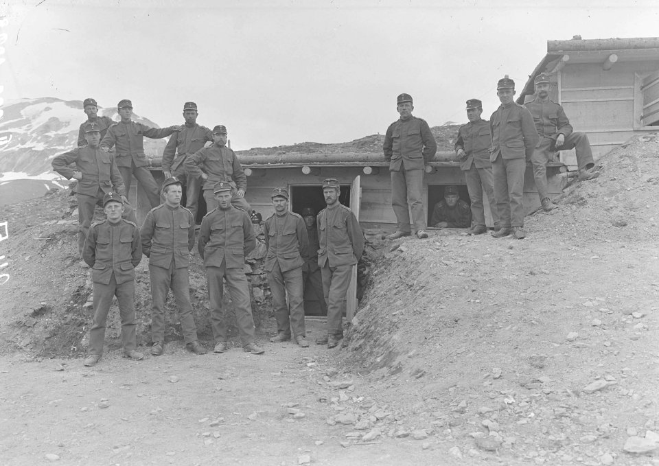 Gruppenbild von Sappeuren vor der Unterkunft - CH-BAR - 3238742