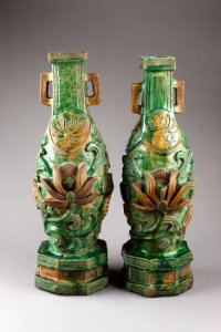 Gröna tempelvaser gjorda i Kina - Hallwylska museet - 96135