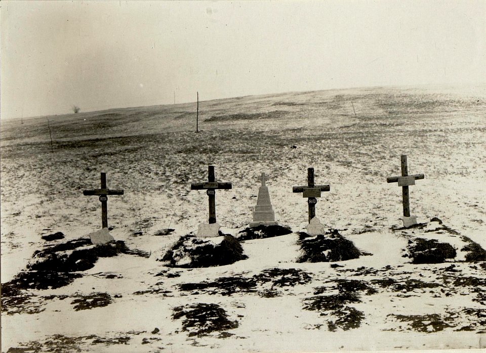 Gräber des Infanterieregimentes 35 in der Nähe der Stellung Abschnitt Romanov, 10.Jänner.1917 (BildID 15543332)