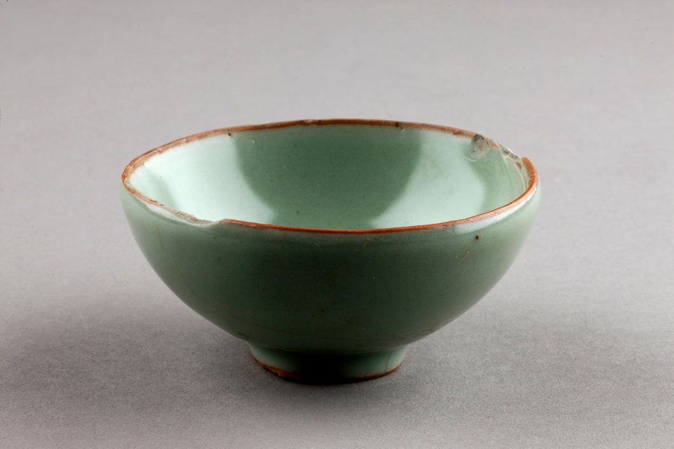 Grön keramikskål från Kina gjord 960-1279 - Hallwylska museet - 95507