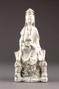 Guanyin barmhärtighetens gudinna gjord av porslin i Kina på 1600-talet - Hallwylska museet - 95579