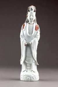 Guanyin barmhärtighetens gudinna gjord av porslin i Kina på 1600-talet - Hallwylska museet - 95594
