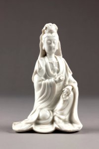 Guanyin barmhärtighetens gudinna gjord av porslin i Kina på 1600-talet - Hallwylska museet - 95575 photo