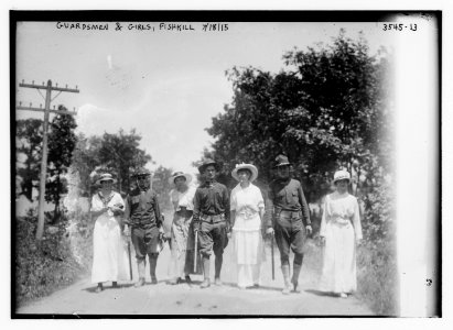Guardsmen & girls, Fishkill, 7-18-15 LCCN2014699462