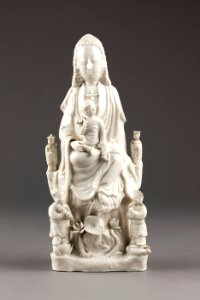 Guanyin barmhärtighetens gudinna gjord av porslin i Kina på 1600-talet - Hallwylska museet - 95580