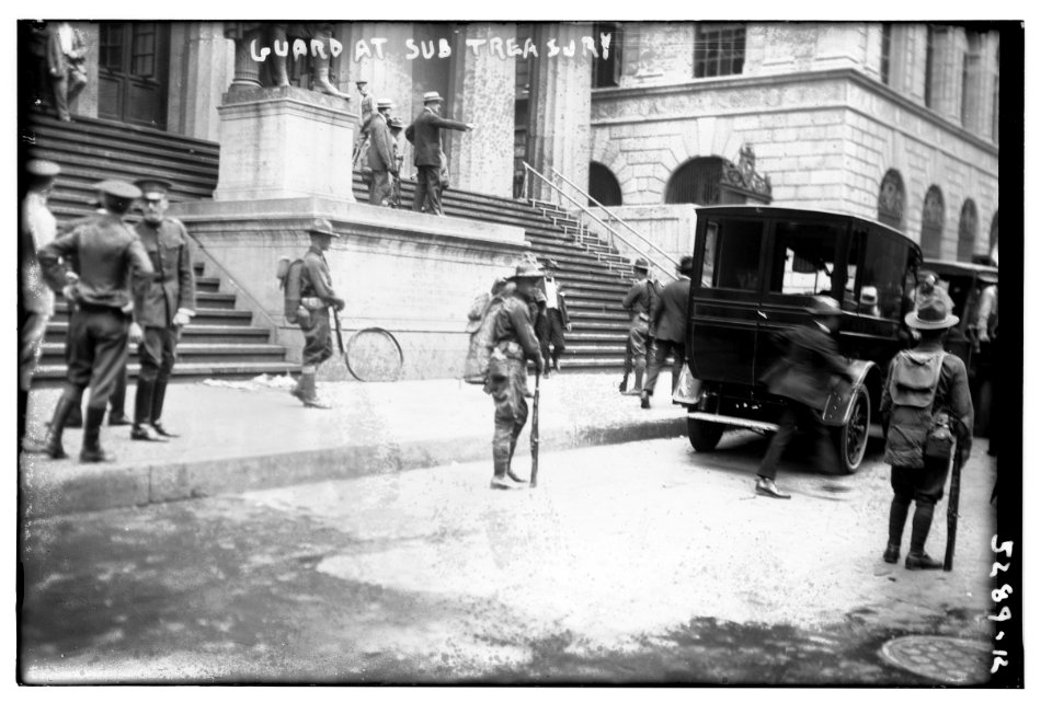 Guard at Sub Treasury LCCN2014711362