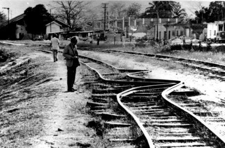 GuateQuake1976BentRailsA photo