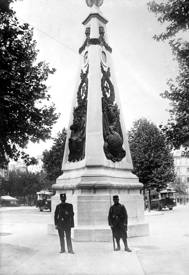 Guarding wireless station, Paris (LOC)