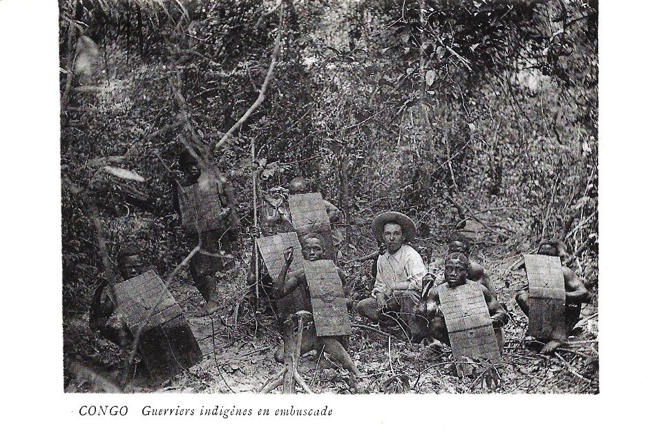 Guerriers indigènes en embuscade-Congo