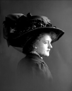 Gudrun Klausen i 1910 - Gustav Borgen - Norsk Folkemuseum - NFB.25121
