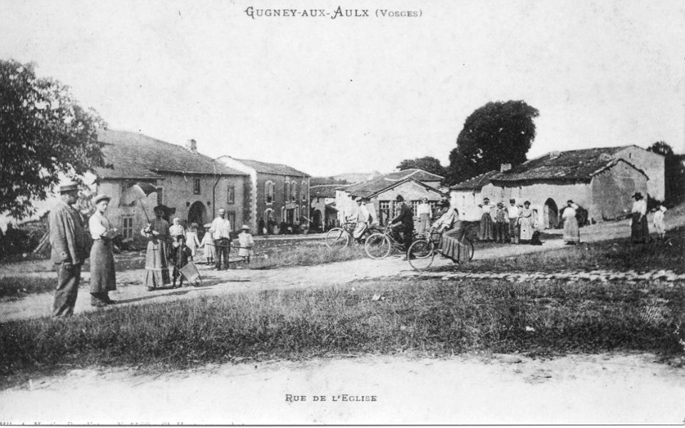 Gugney-aux-Aulx-CPA-Centre-03