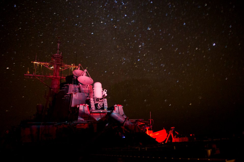 Guided-missile destroyer USS Gonzalez (DDG 66) transits the Indian Ocean