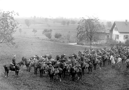 Guiden beim Turnen auf dem Pferd - CH-BAR - 3237684