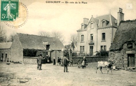 Guiscriff un coin de la place