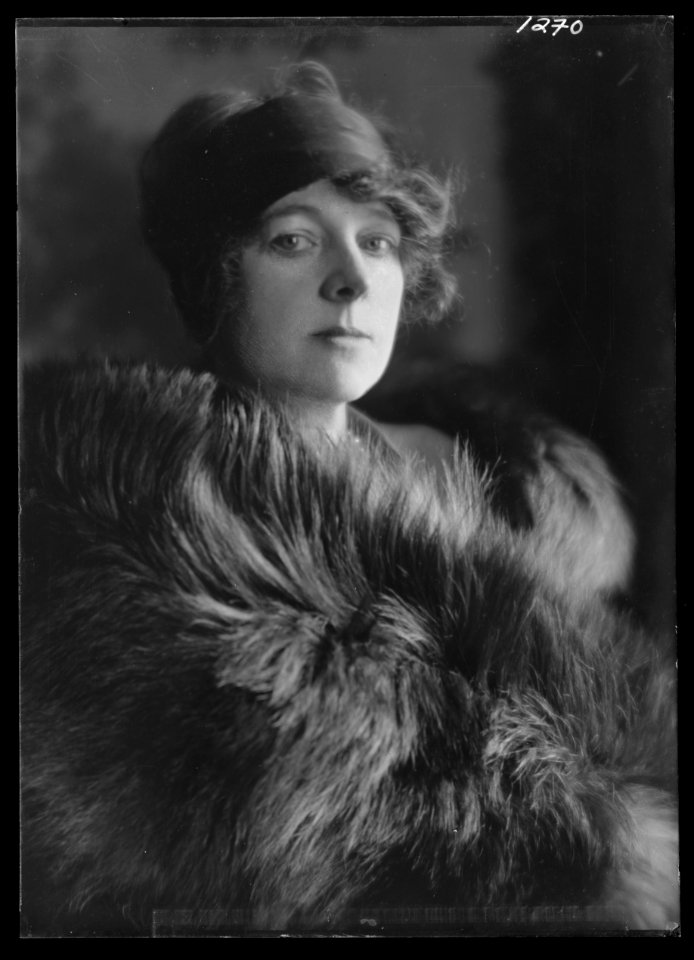 Guinness, Benjamin, Mrs., portrait photograph LCCN2018708882