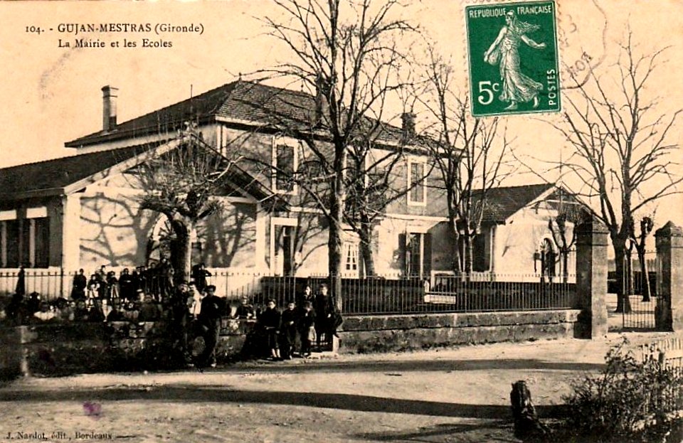 Gujan-Mestras - Mairie et écoles