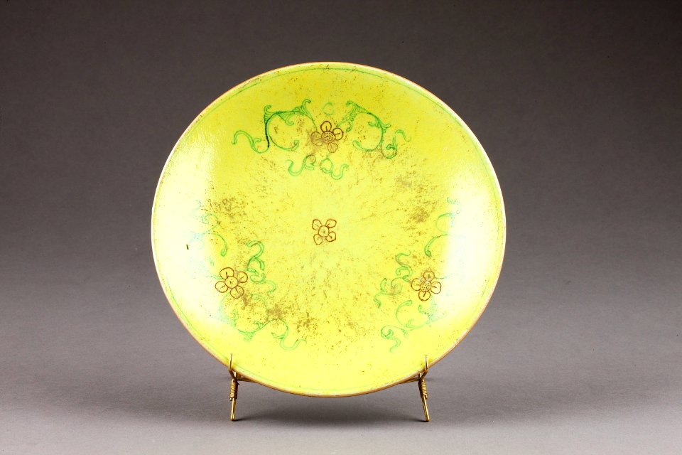 Gul tallrik gjord i Kina - Hallwylska museet - 95921