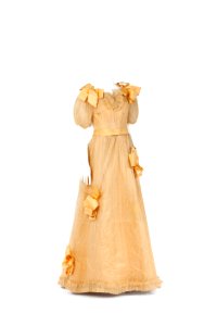 Gul klänning, tvådelad av sidensatin med vitgrå silkegas med effektrand i gult - Hallwylska museet - 89261