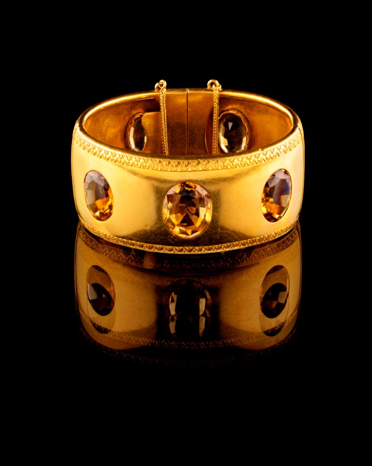 Guldarmband med topaser från juveleraren C. Prost i Vevey, 1866 - Hallwylska museet - 109586