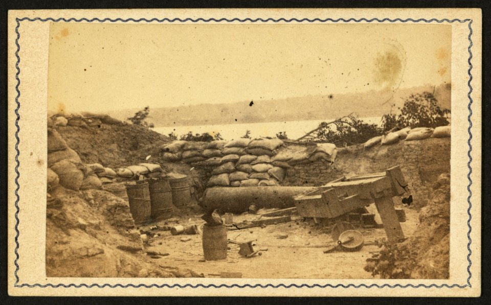 Gun battery at Port Hudson, Louisiana) - photographed by McPherson & Oliver, Baton Rouge, La LCCN2010647771