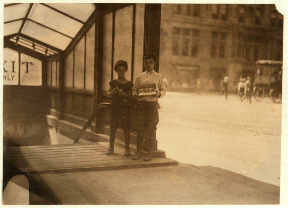 Gum Vendors, 23rd St. & 4th Ave.,. LOC cph.3a52745