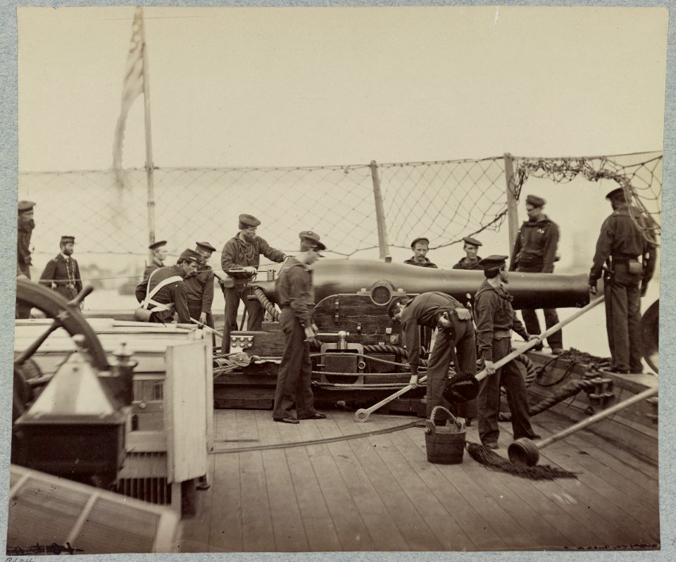 Gun crew on deck of U.S.S. Miami, (i.e. Mendota) James River, Va LCCN2013647381