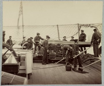 Gun crew on deck of U.S.S. Miami, (i.e. Mendota) James River, Va LCCN2013647381