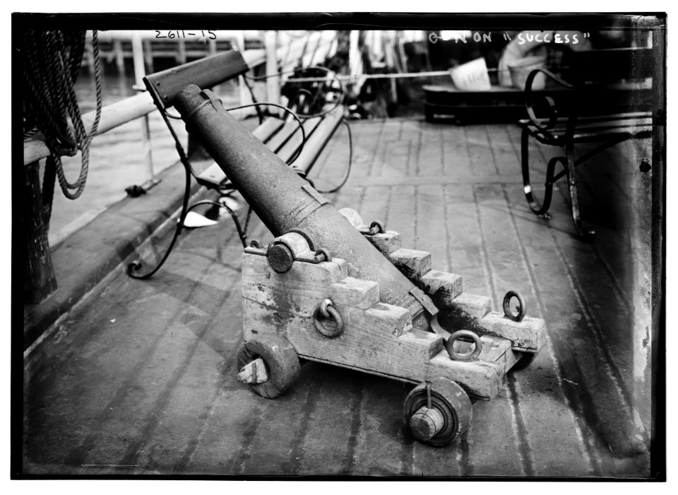 Gun on SUCCESS LCCN2014692300