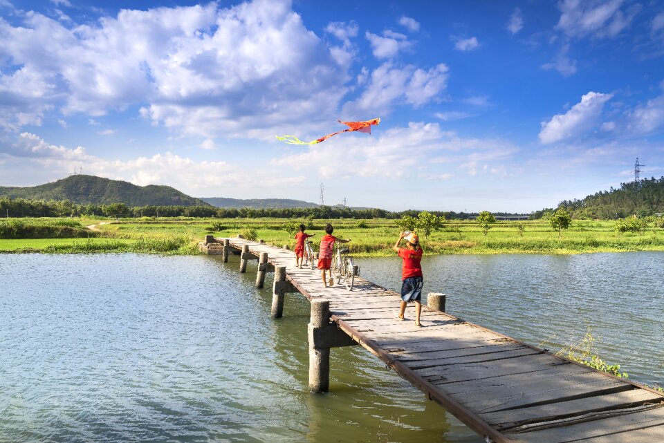 The son wooden bridge cycle