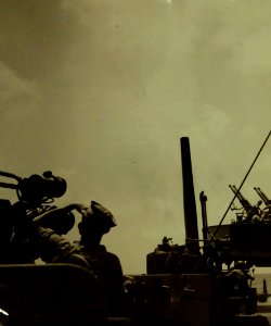 Gun crews onboard U.S. warship off Sicily search the skies during Operation Husky, WWII (21987592564)