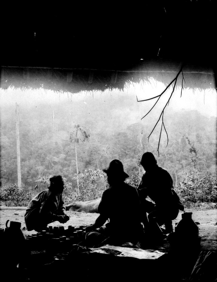 Gummiarbetare i urskogen. Franz Tamayo Province. Bolivia - SMVK - 002412