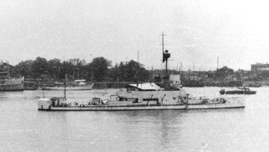 Gunboat HMS Bee at Hankou (China) in 1937 (cropped)