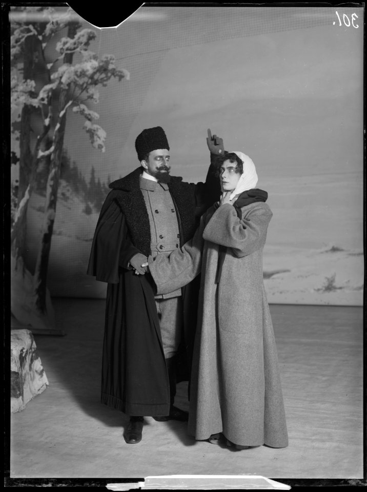 Gunnar Klintberg as Dimitri and Astri Torsell as Katinka in Uppståndelse at Svenska teatern 1905 - SMV - SvT006