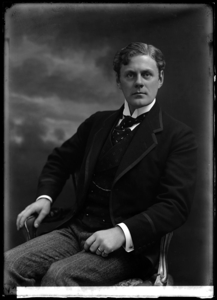 Gunnar Wingård, actor, portrait 1910 - SMV - GV093