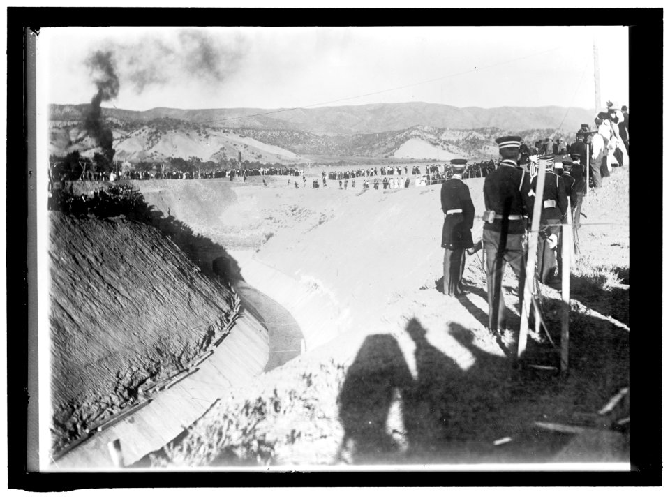 GUNNISON RIVER PROJECT. U.S. RECLAMATION BUREAU. CANAL UNDER 2000 FEET WATER TO UNCOMPHAGRE VALLEY LCCN2016865096