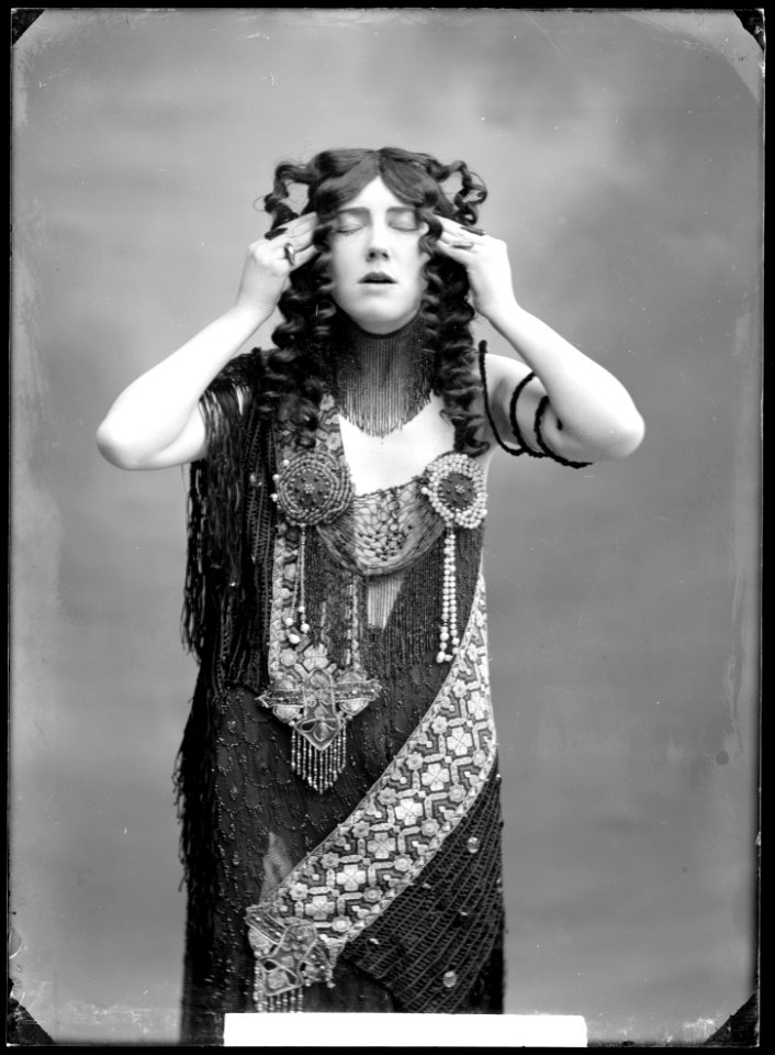 Gunnel Holzhausen in Simson och Delila at Stora teatern i Göteborg 1911 - SMV - GH166