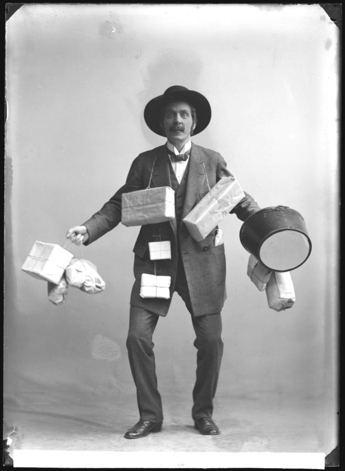 Gunnar Malmberg in Domarens hatt at Lilla teatern 1913 - SMV - GM010