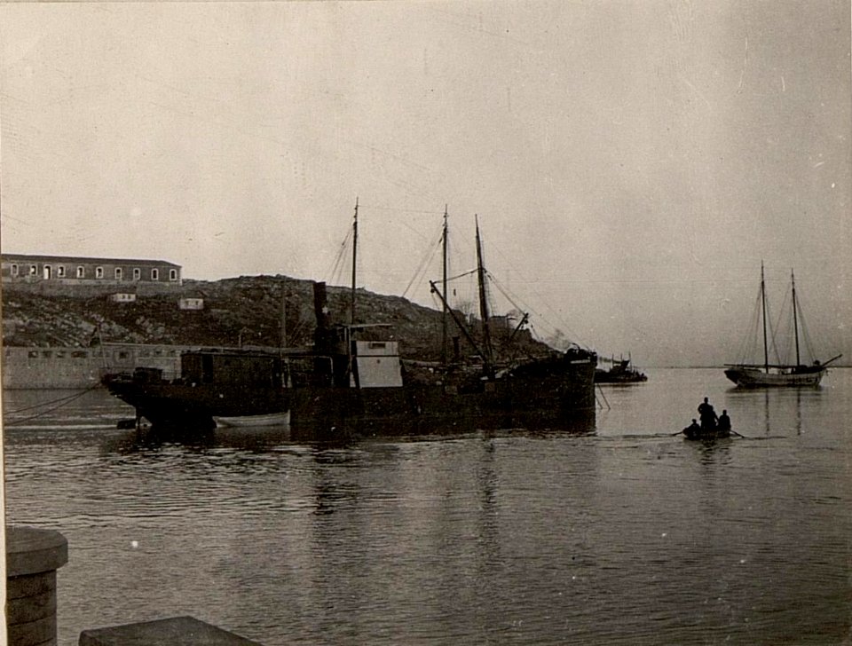 Hafen von Skutari. Aufgenommen in Skutari am 14. März 1916. (BildID 15533186)